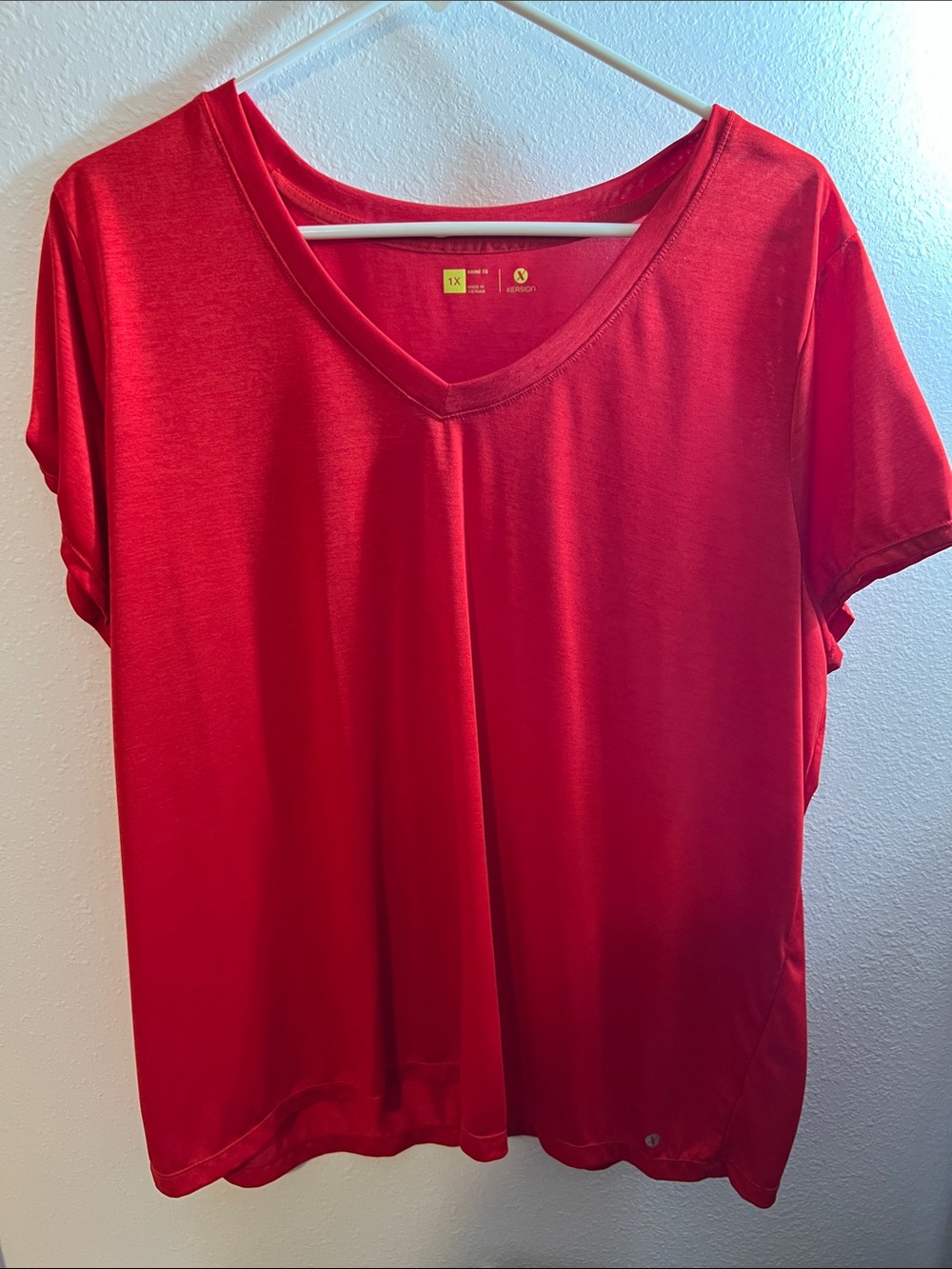 Xersion Red V-Neck Short Sleeve Tee